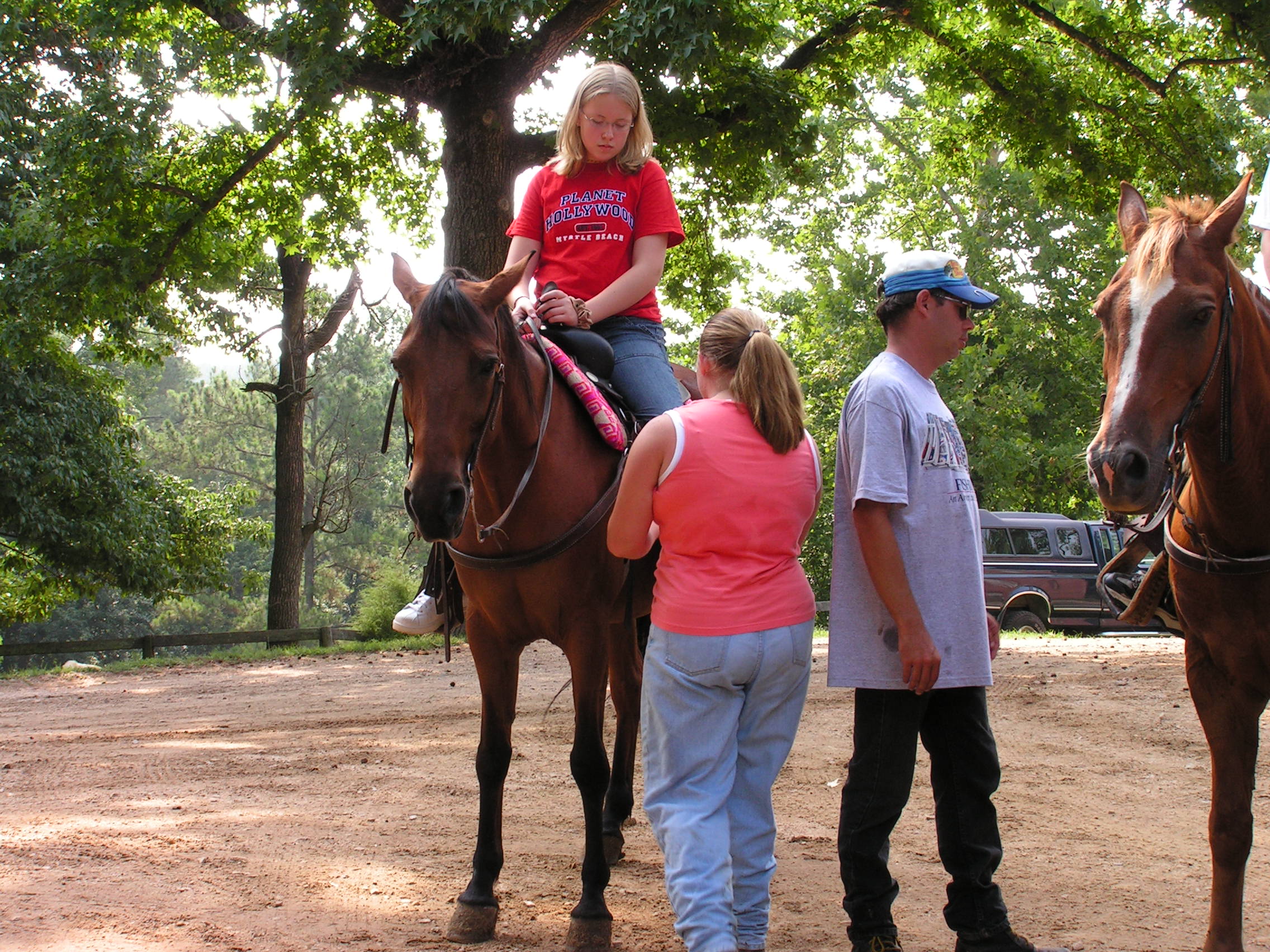 ./2004/J and H Stables/cars 11th horse party 04-0008.JPG